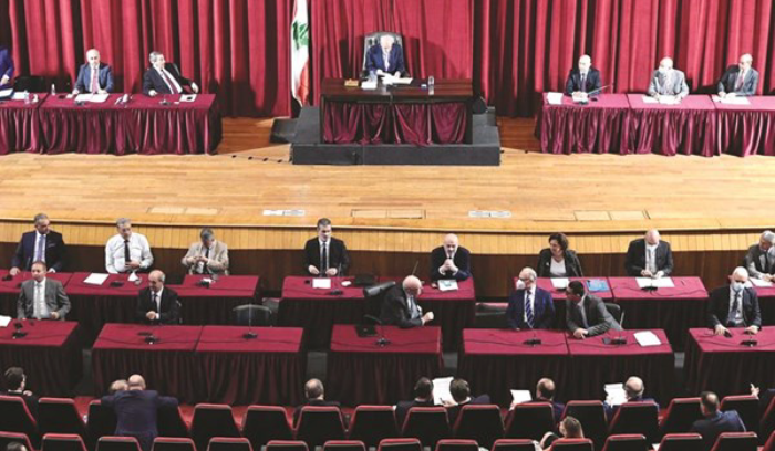 حكومة ميقاتي تنال ثقة 85 نائبا ورفض 15 وغياب 17.. و«القوات اللبنانية» تحجب ثقتها عن «حكومة المحاصصة» وباسيل يعطيها مقرونة بـ 5 شروط<br />
الكهرباء تنقطع عن جلسة «الثقة» .. وميقاتي يعد بـ «الخروج من المعاناة»