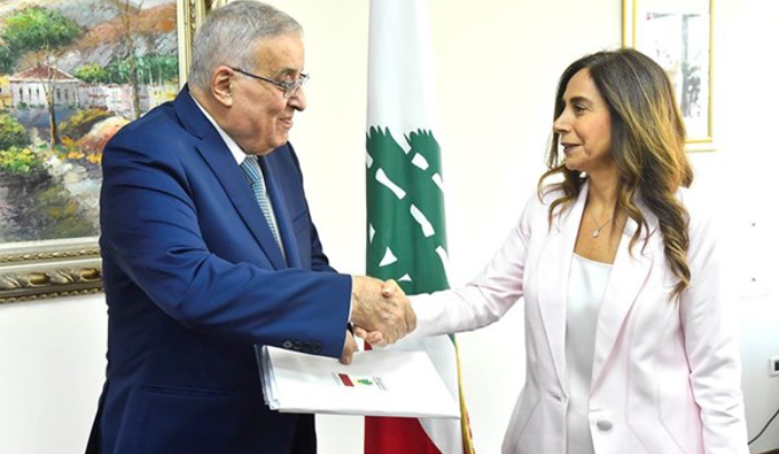 الانتخابات في مقدمة البرنامج الوزاري.. ومنافسة غير مألوفة بين نفط الدولة ونفط حزب الله.. و«العناية الدولية» فتحت صندوق النقد لمصرف لبنان<br />
ميقاتي يستعجل ثقة الناس قبل «النواب» و«البيان».. والوزراء تسلّموا حقائبهم