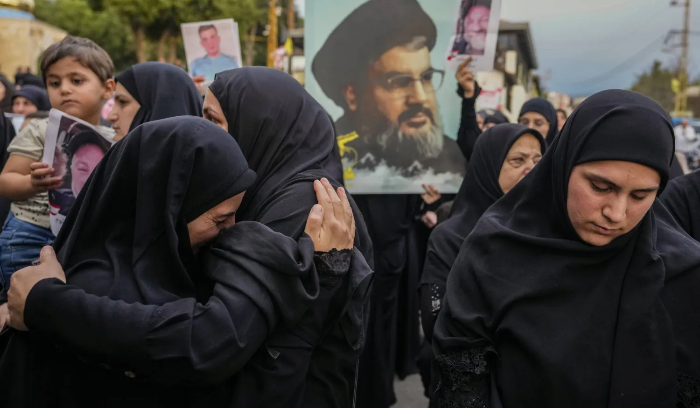 قضية المقاتلين المفقودين تربك «حزب الله» أمام بيئته
فقدان الاتصال بأكثر من ألف عنصر وتعثّر البحث عن جثثهم