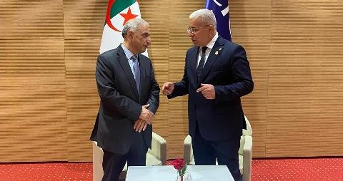 هاشم يلتقي بوغالي في الجزائر: دعم جزائري ثابت للبنان في مواجهة العدوان