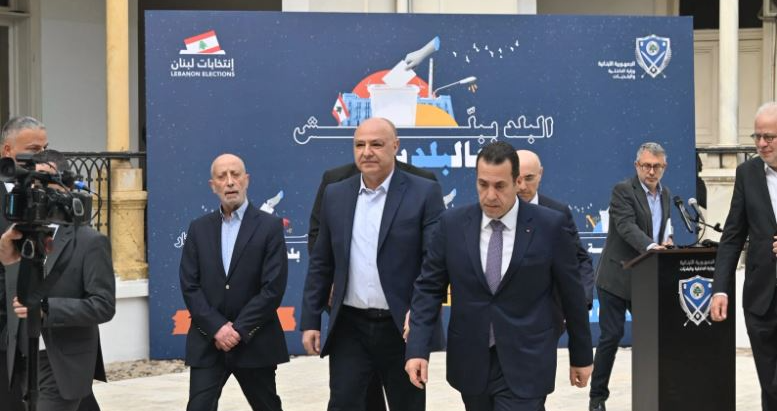 رئيس الجمهورية زار وزارة الداخلية متفقداً انطلاق العملية الانتخابية