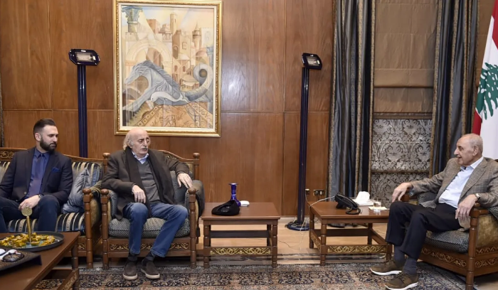 جلسة انتخاب رئيس للبنان قائمة... فهل تنتج مرشحاً توافقياً؟<br />
جعجع لم يُعلم المعارضة بترشحه ورهان نيابي على خلط الأوراق