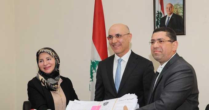 الحجار أشرف على تسليم المكاوي نتائج الإنتخابات البلدية والاختيارية إلى المديرية العامة للشؤون السياسية واللاجئين