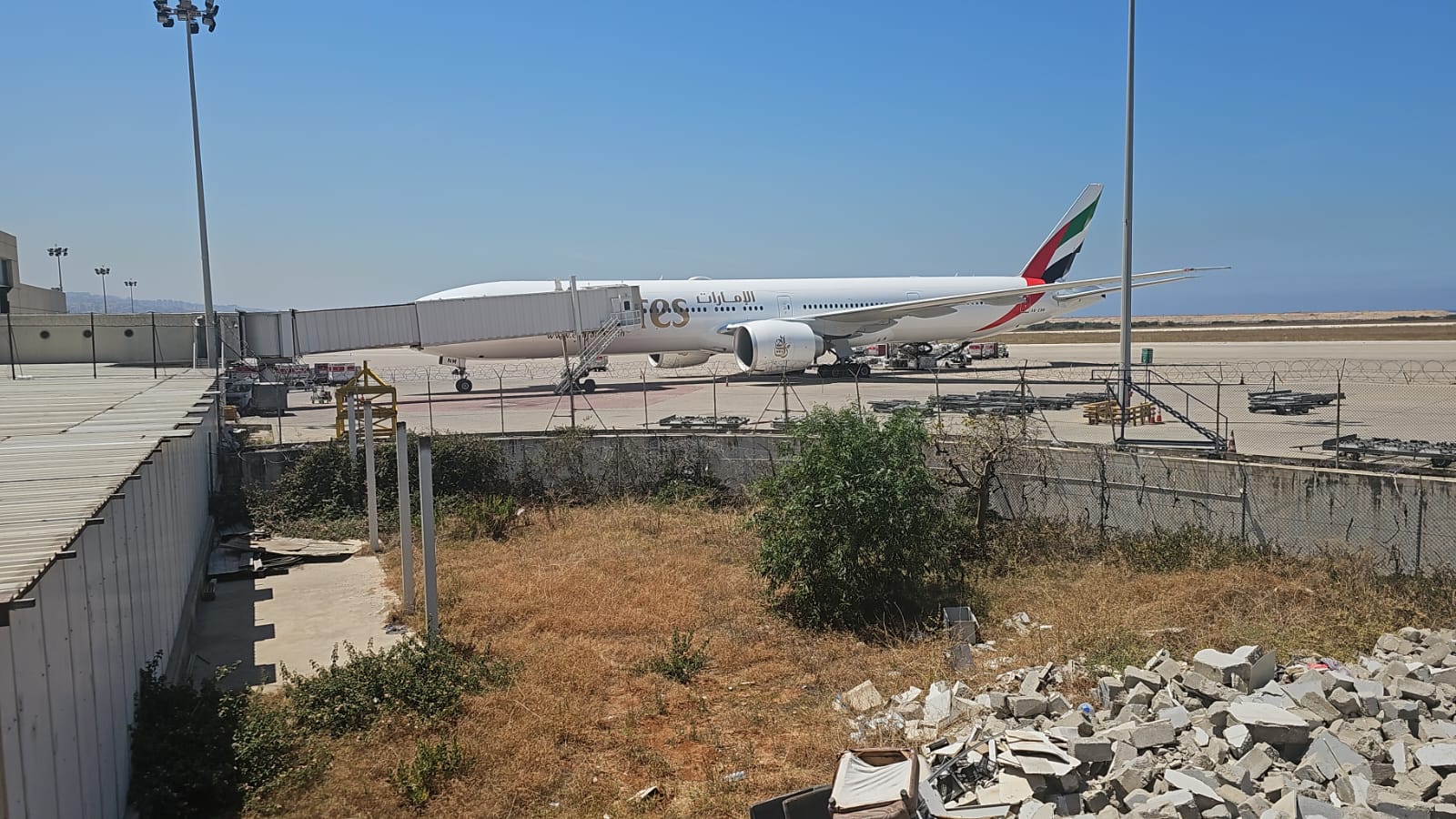 وصول اول طائرة اماراتية الى مطار رفيق الحريري الدولي