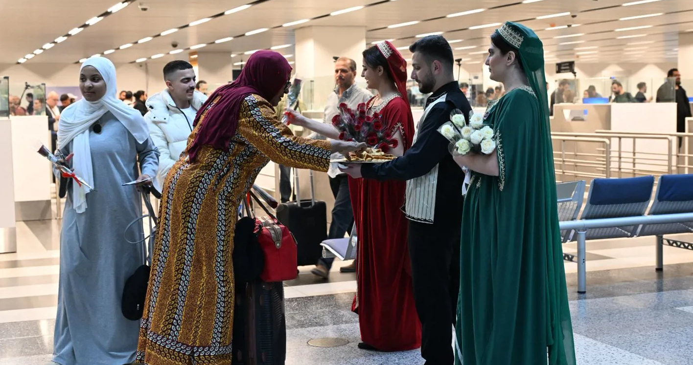 سلام إلى البقاع اليوم.. واستعداد فرنسي لرعاية ترسيم الحدود مع سوريا<br />
عودة الإماراتيِّين نافذة أمل والأضحى محطة واعدة للسعوديين.. وصندوق الإنماء العربي يدرس احتياجات لبنان