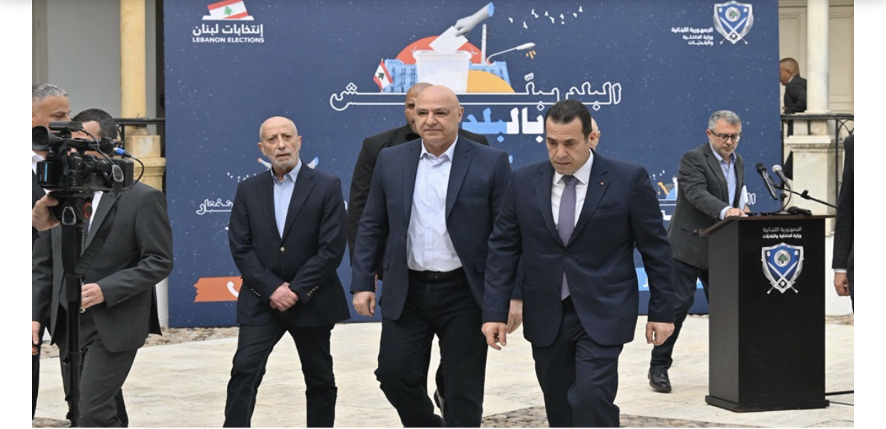وصول رئيس الجمهورية  إلى غرفة العمليات لقوى الأمن الداخلي