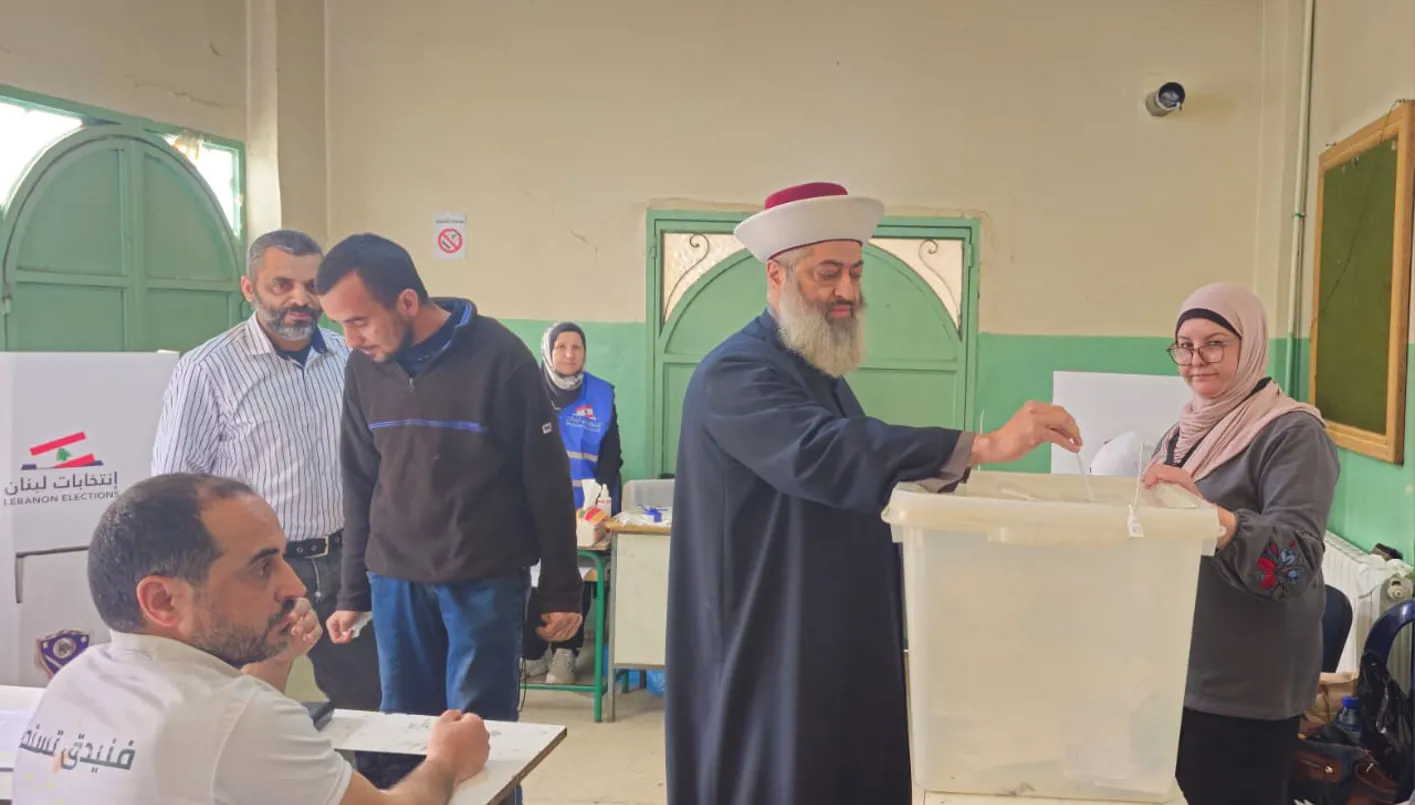 مفتي عكار يدلي بصوته في فنيدق ويشيد بالأجواء الديمقراطية الهادئة