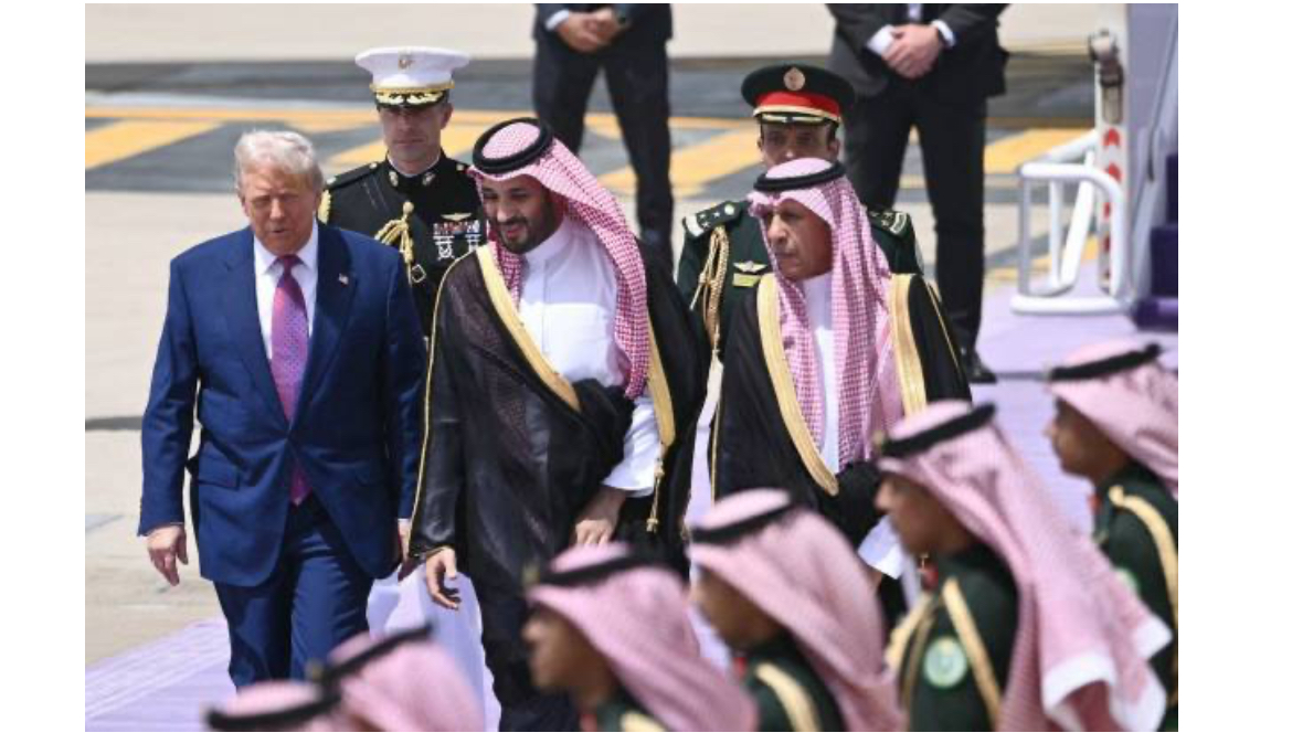 ترامب يرفع العقوبات عن سوريا و«يشترط» لمساعدة لبنان<br />
طرابلس تحت الضغط: شارع غاضب وانتخابات معلّقة<br />
قضية «المرفأ» تتحرك و«المتقاعدين» الى التصعيد