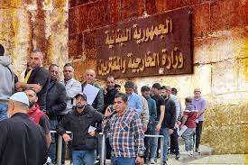 تمييز بين الميسور والكادح في تقاضي الرشاوى
تطهير هيكل الخارجية من تجار المصادقات