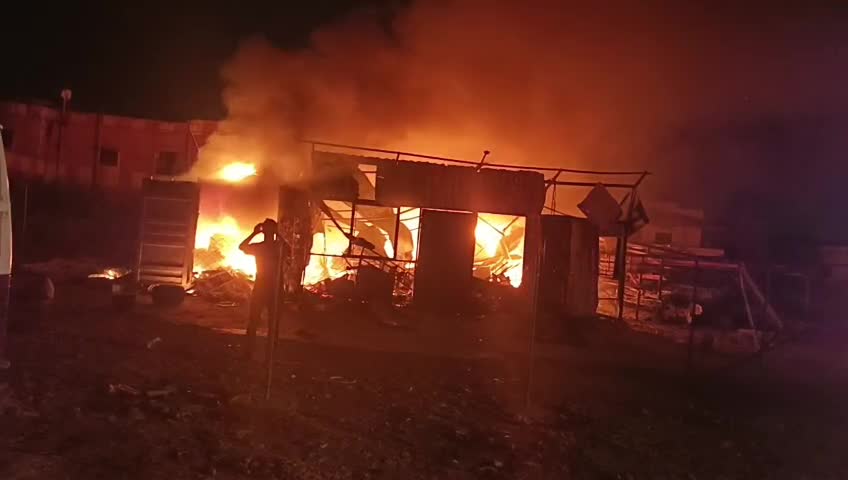 بالفيديو : استهداف اسرائيلي لمستودع وغرفة جاهزة في عيتا الشعب