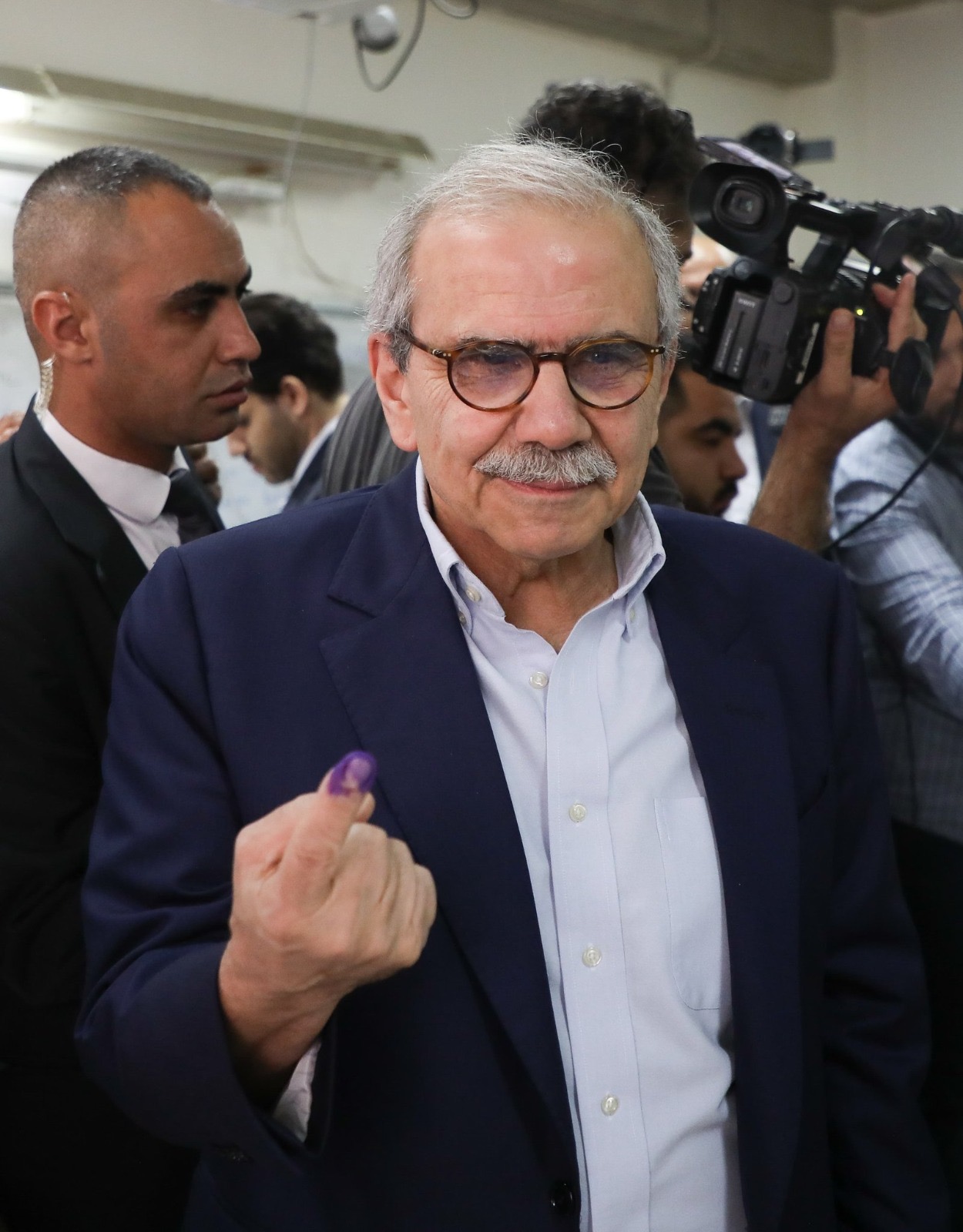 نواف سلام وصل  إلى  الداخلية بعدما اقترع في بئر حسن: واثق أنّ أهلي في المدينة سيضمنون تمثيل الجميع