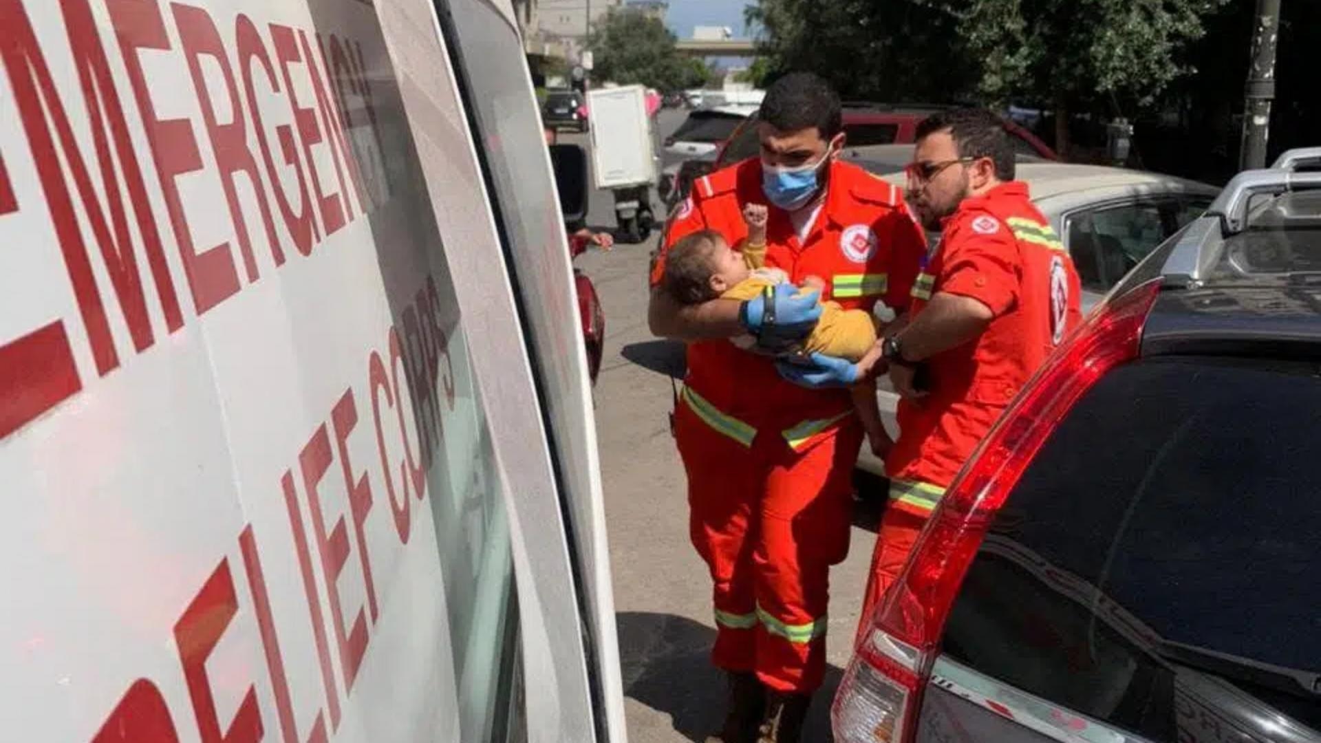 حريق في شقة سكنية بطرابلس… ومحاولات لانقاذ محتجزين