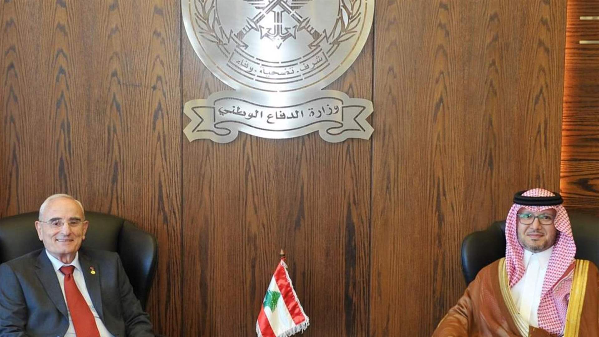 السفير السعودي  زار وزير الدفاع في اليرزة