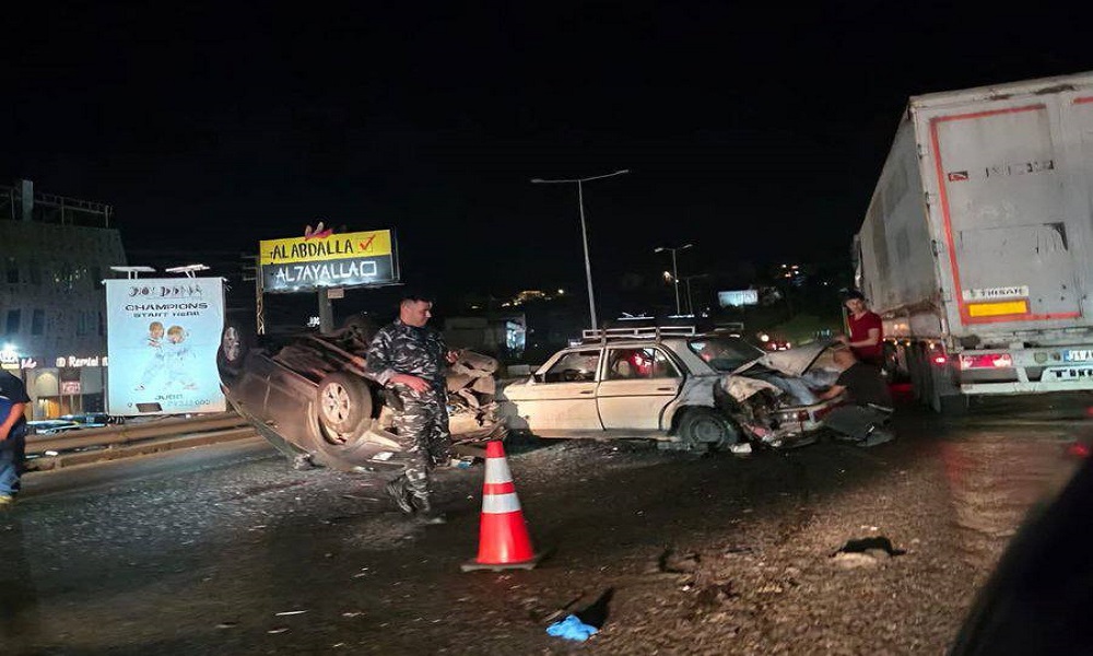 إنقلاب سيارة على أوتوستراد غزير