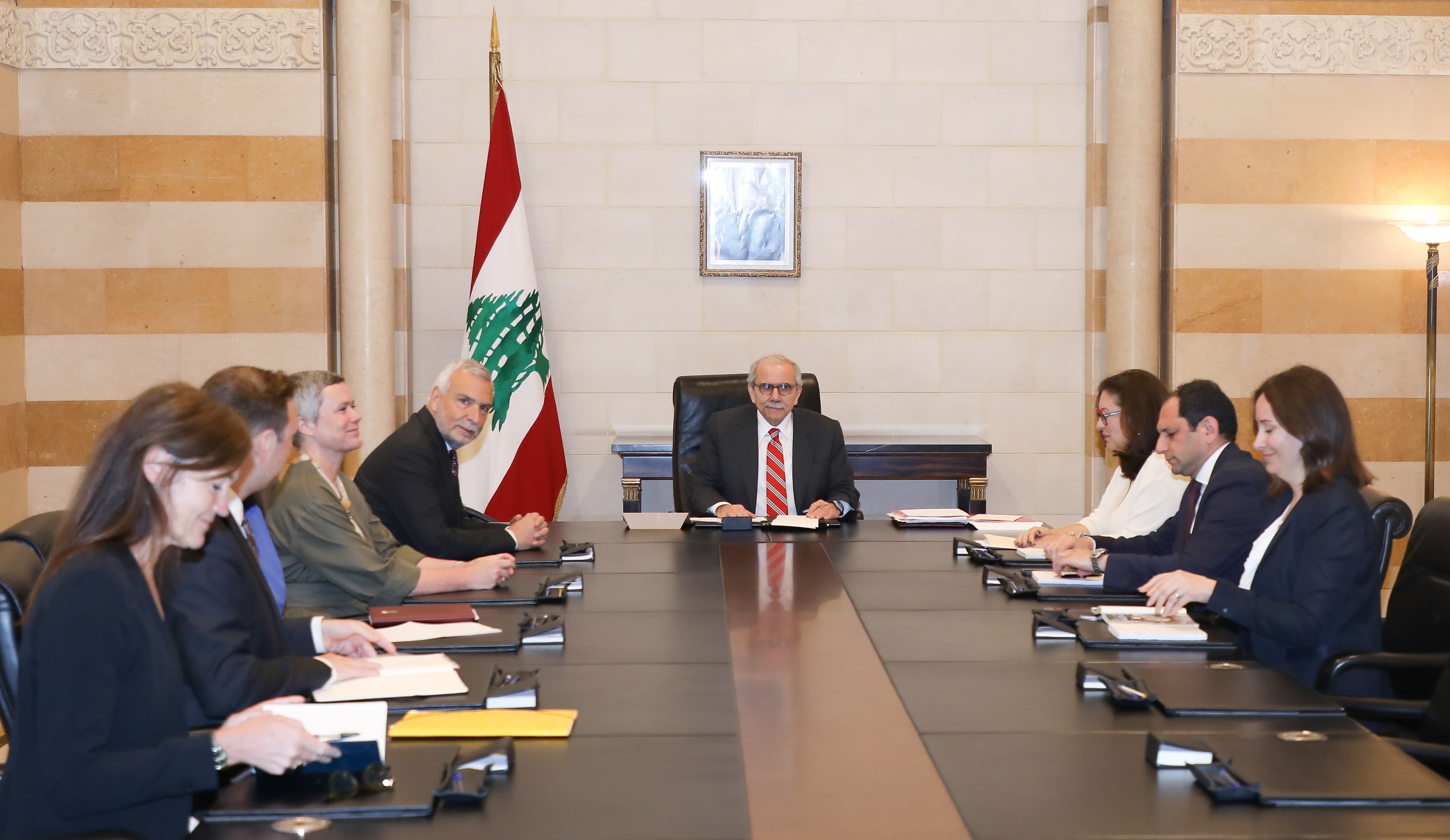 لقاء في السراي... ودعم أوروبي للحكومة