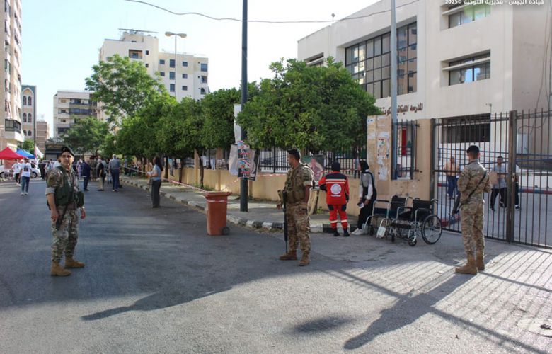 بالصور: إجراءات مشددة للجيش حول مراكز الاقتراع