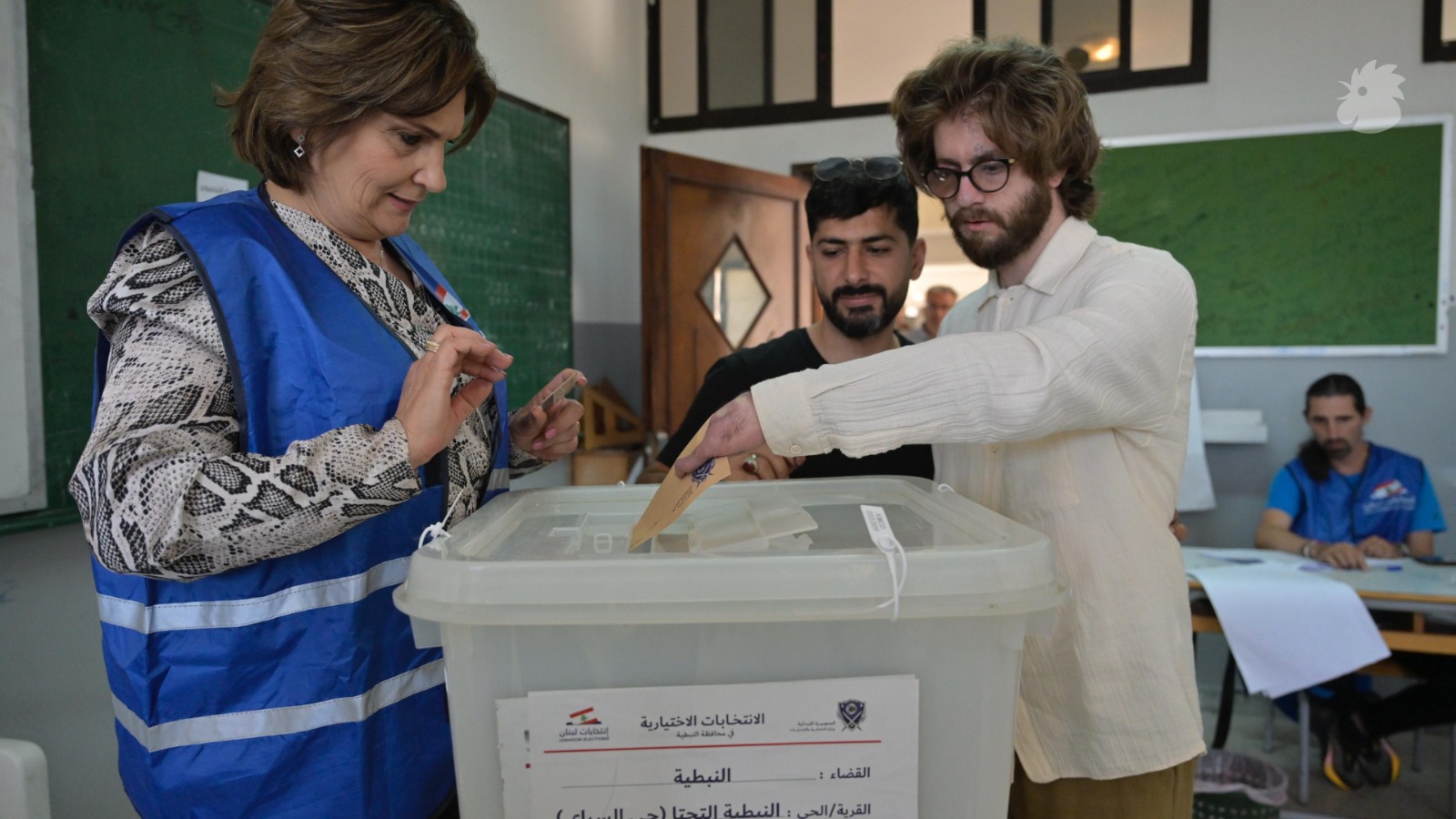 بالصور: مصابو “البيجر” يقترعون