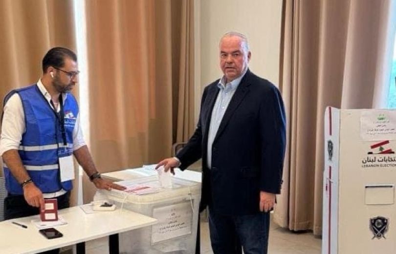 وزير الاتصالات يدلي بصوته في بلدته بتدين اللقش