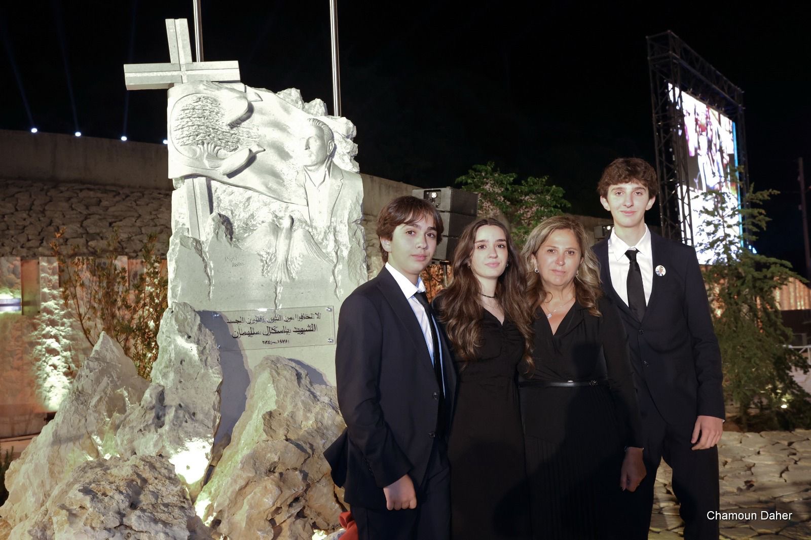 القوات  وعائلة  باسكال سليمان يحيون ذكرى استشهاده  بقداس ونصب تذكاري له في ميفوق حواط ممثلاً جعجع: سنتابع القضية حتى تحقيق العدالة