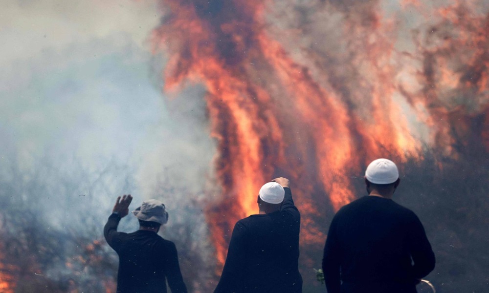 انفجار قارورة غاز يتسبب بحريق ضخم في بلدة حاروف الجنوبية