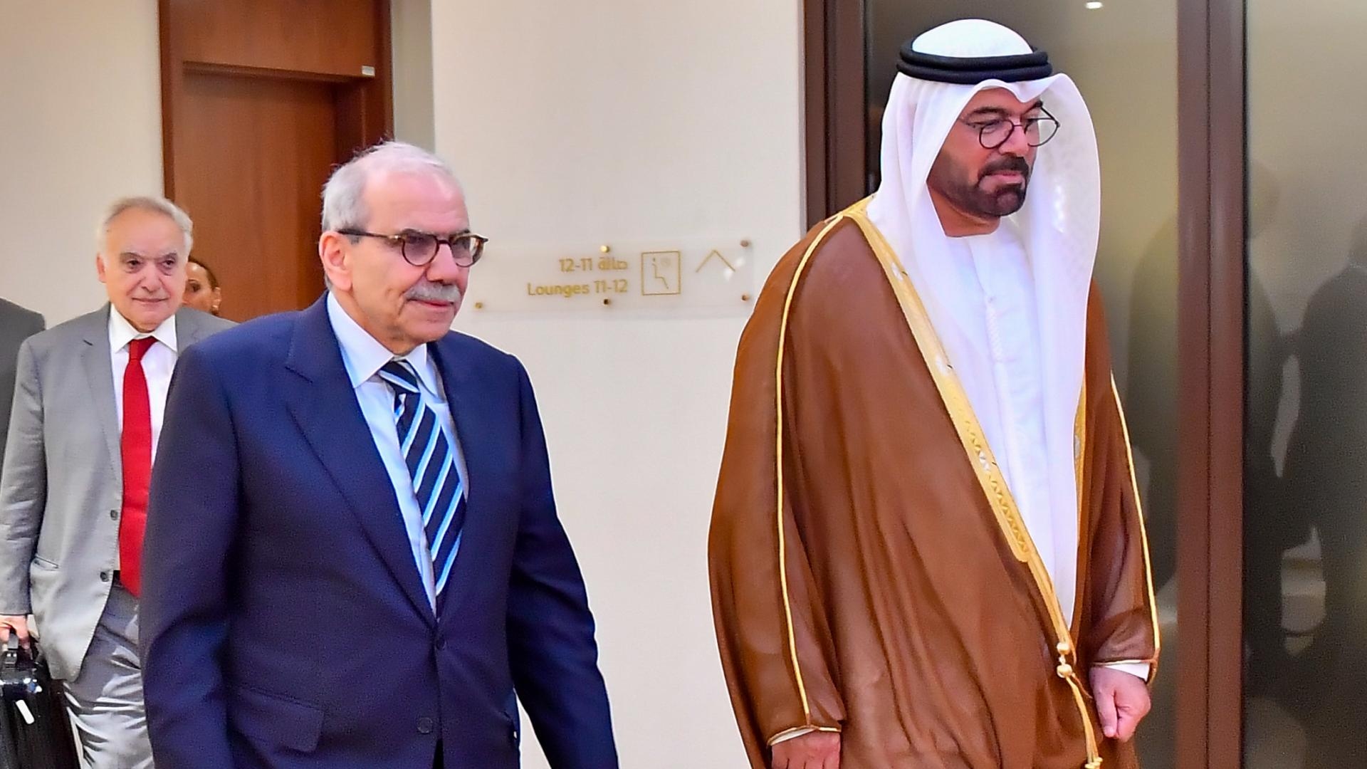بالصّور: سلام ووفد حكومي إلى الإمارات