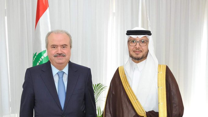 وزير المال اللبناني يلتقي السفير السعودي لبحث فرص الاستثمار المشترك