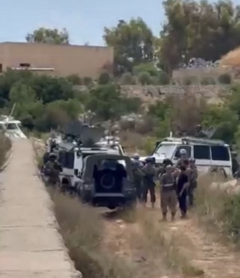 جنود اليونيفيل يشهرون أسلحتهم في وجه أهالي ياطر