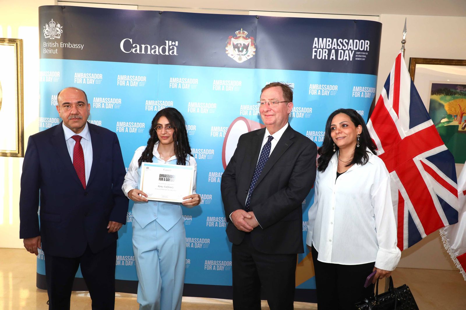 30 فتاة يفزن بفرصة أن يصبحن سفيرات ليوم واحد