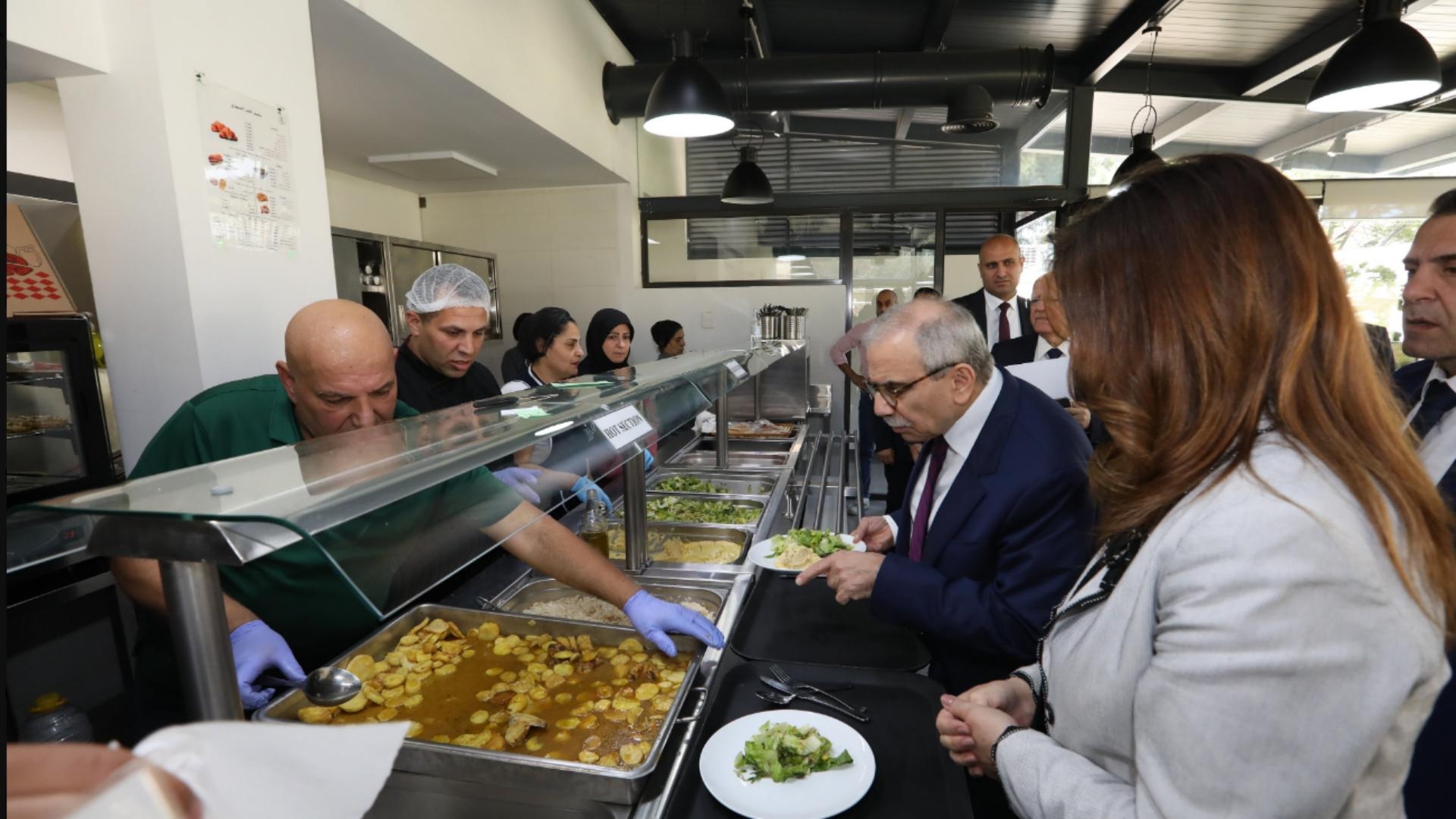 الوزراء إلى “cantine” بعبدا… استراحة غداء قبل استئناف الجلسة