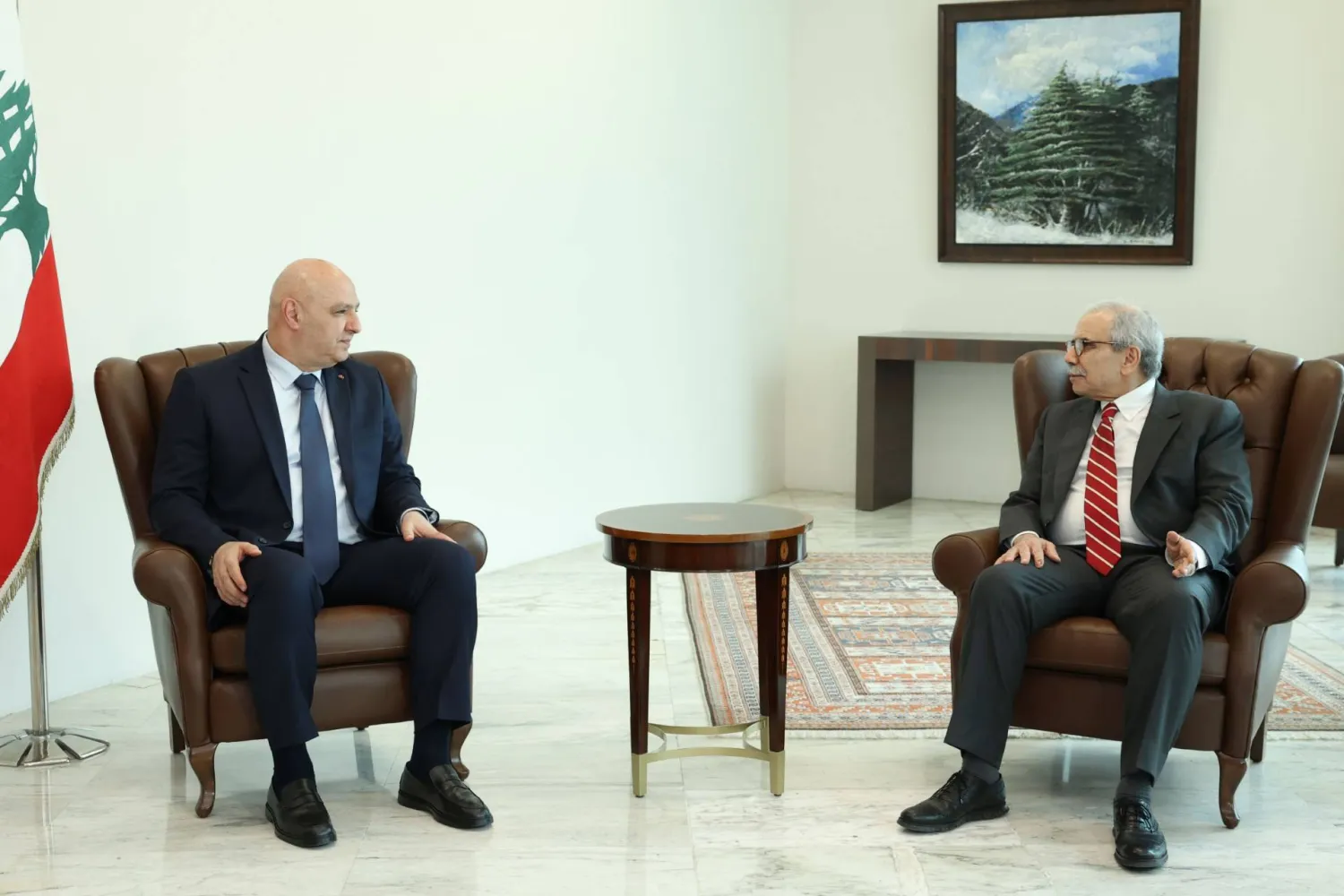 الرئيس اللبناني يتدخل لضبط العلاقة بين رئيس الحكومة و«حزب الله»<br />
عون يحرص على تفادي المتاريس السياسية التي تهدّد الاستقرار