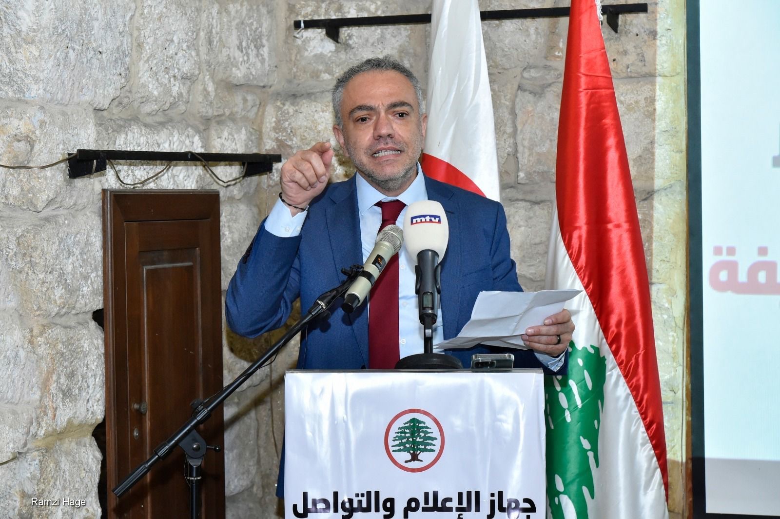 جعجع في تكريم الدكتور نبيل خليفه: حمل سلاحاً أقوى من البندقية وهو سلاح الفكر