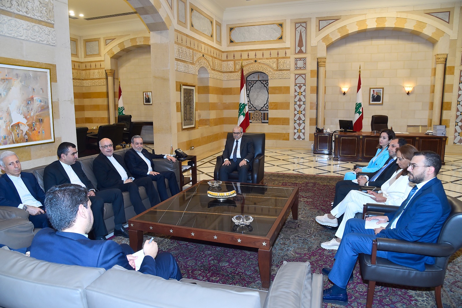 رئيس الحكومة  يستقبل وزير الخارجية الإيراني لبحث آفاق التعاون الثنائي