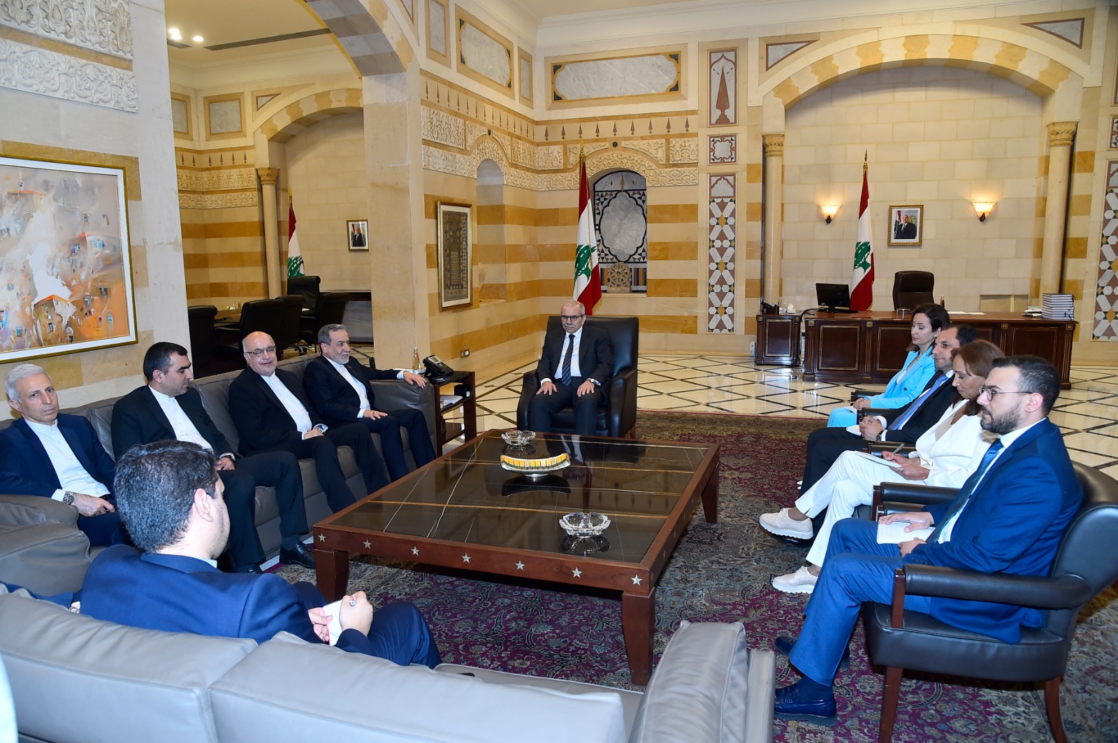 رئيس الحكومة  يستقبل وزير الخارجية الإيراني لبحث آفاق التعاون الثنائي