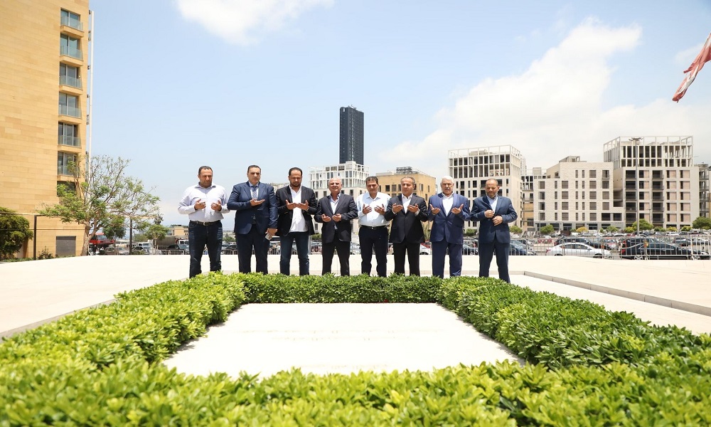 رؤساء بلديات البقاع الأوسط يزورون ضريح الحريري
