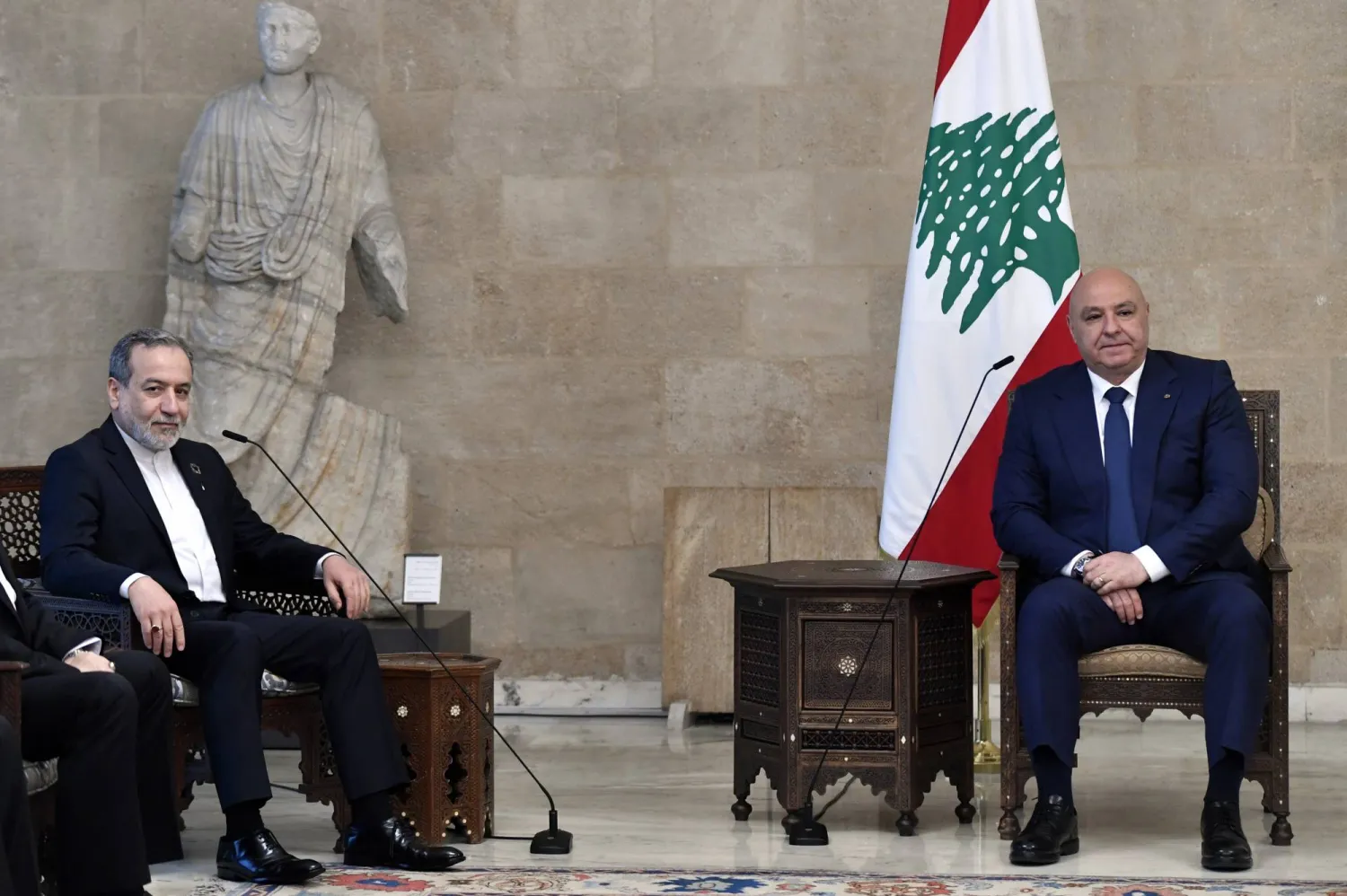 عراقجي يطرح في بيروت رفع الحظر عن الطيران ويتجنّب مفاوضاته مع واشنطن
طهران تولي أهمية لترميم علاقاتها بلبنان... ولا حديث عن «حصرية السلاح»