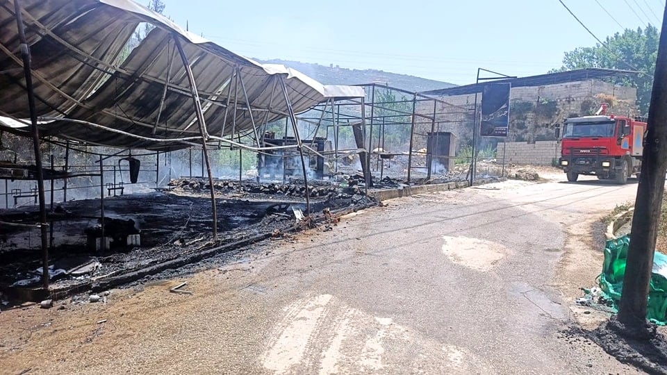 حريق كبير يلتهم مطعمين على ضفاف النهر في زغرتا... والخسائر فادحة