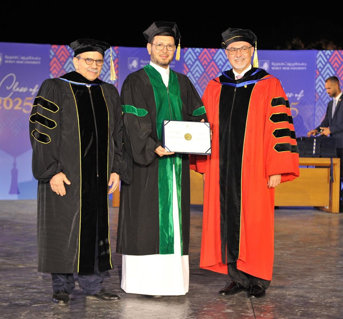 السفير  بخاري ينال شهادة دكتوراه في العلوم السياسية من جامعة بيروت العربية