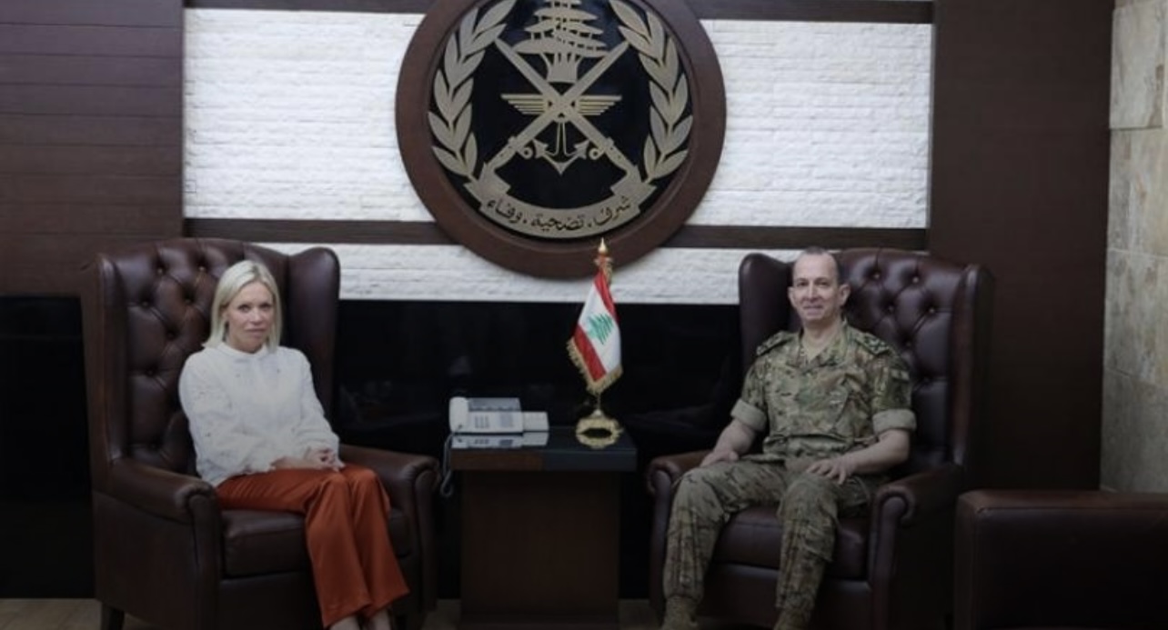 قائد الجيش عرض مع المنسقة الخاصة للأمم المتحدة في لبنان للأوضاع