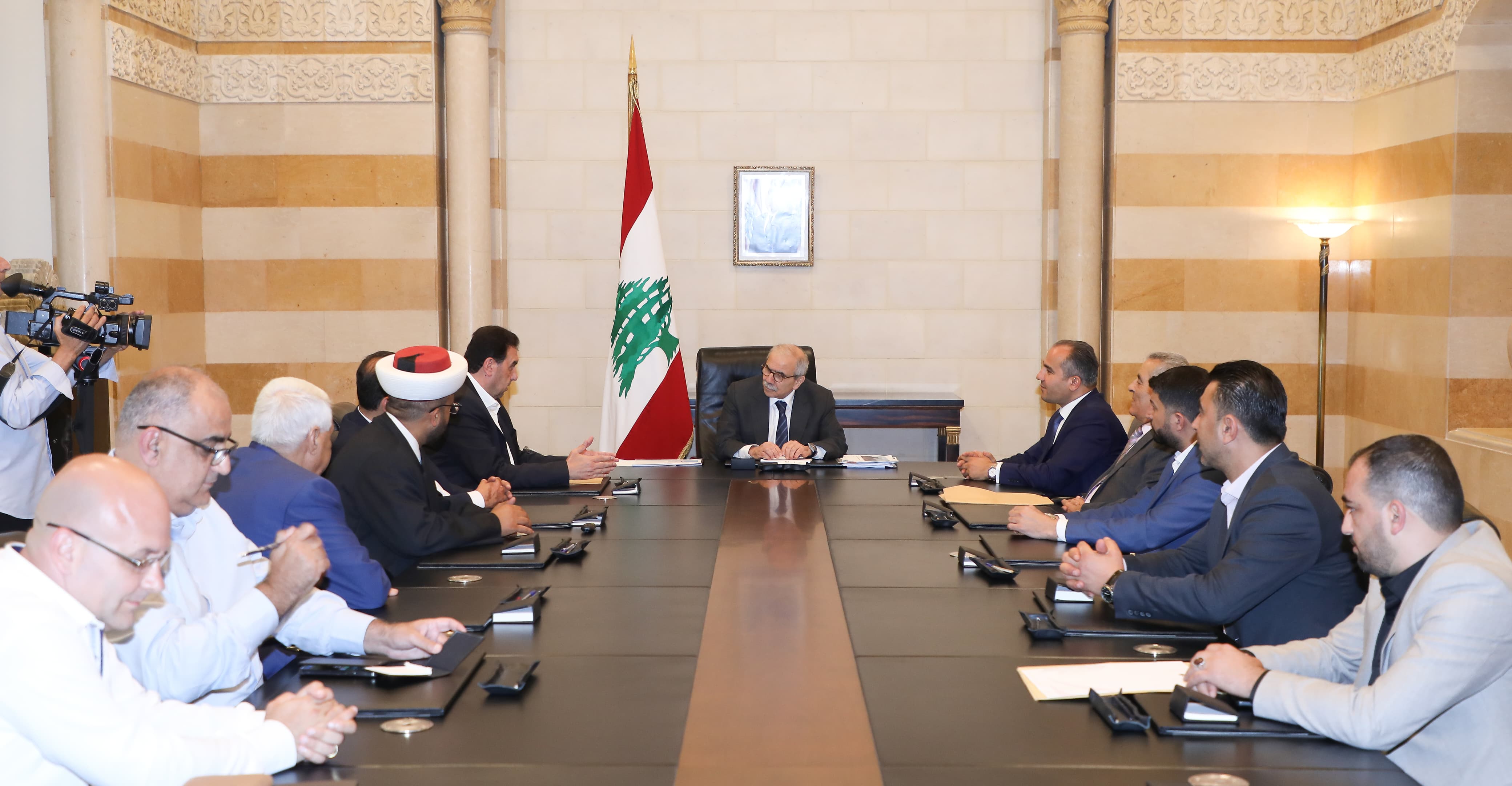 رئيس الحكومة يستقبل البعريني ووفداً بلدياً لبحث شؤون إنمائية في قب الياس
