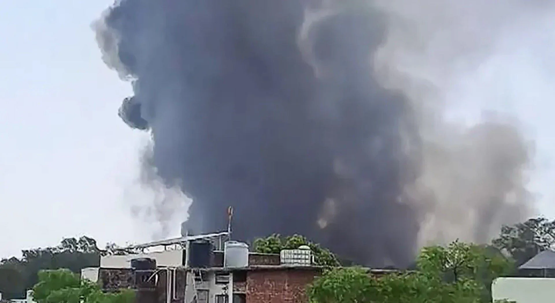 السلطات الهندية تكشف حصيلة جديدة لقتلى الطائرة المنكوبة