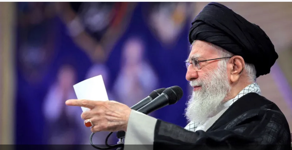 خامنئي يعيّن قيادات جديدة للجيش والحرس الثوري بعد مقتل باقري وسلامي في القصف الإسرائيلي