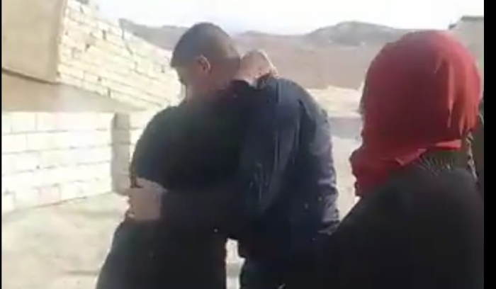 وصول أوّل سجين لبنانيّ مُحرّر إلى بلدة عرسال