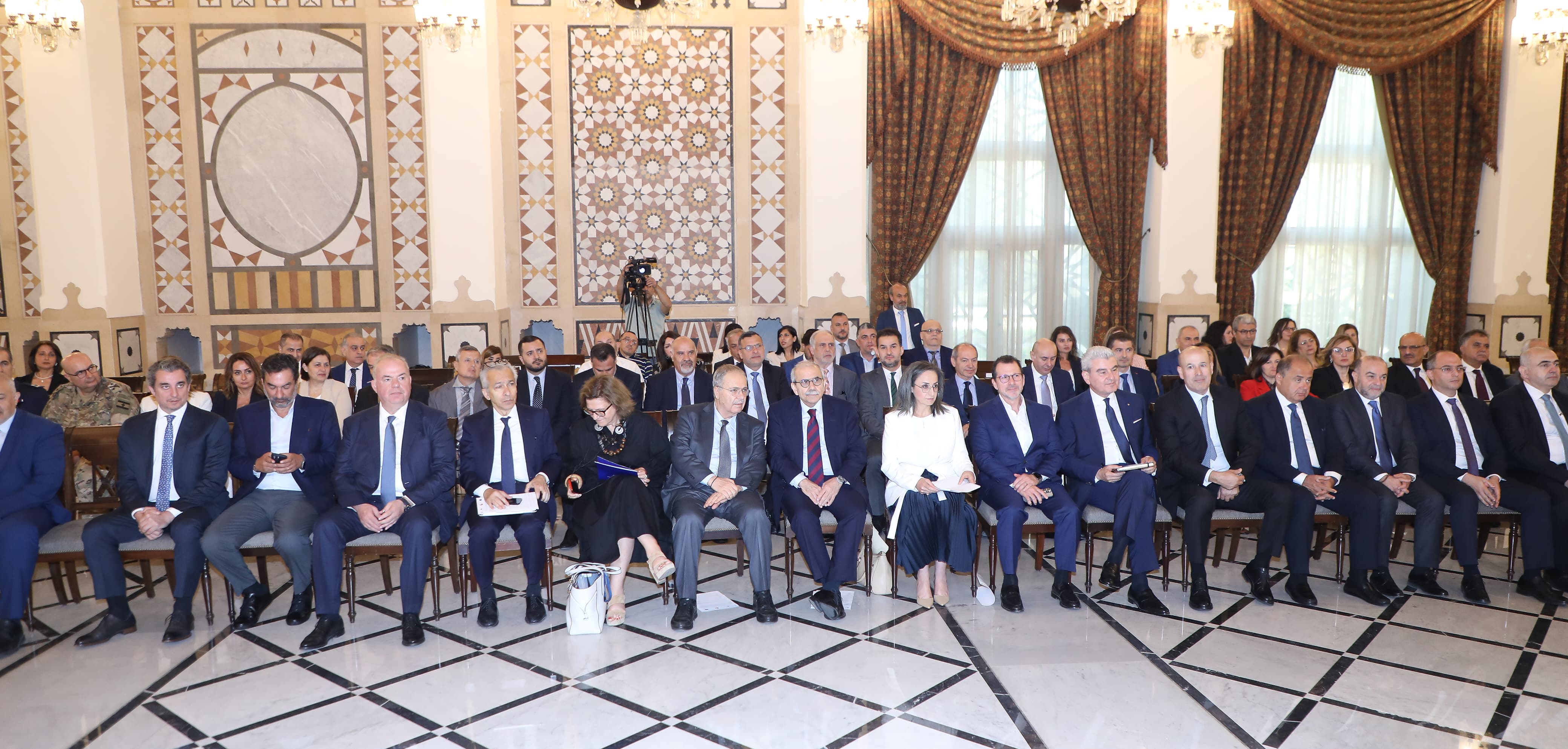 رئيس الحكومة  يستقبل السفير الأردني لبحث التعاون الثنائي