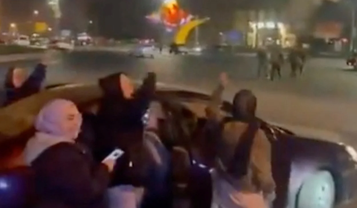 الاحتفالات تعم دمشق بعد سقوط نظام الاسد