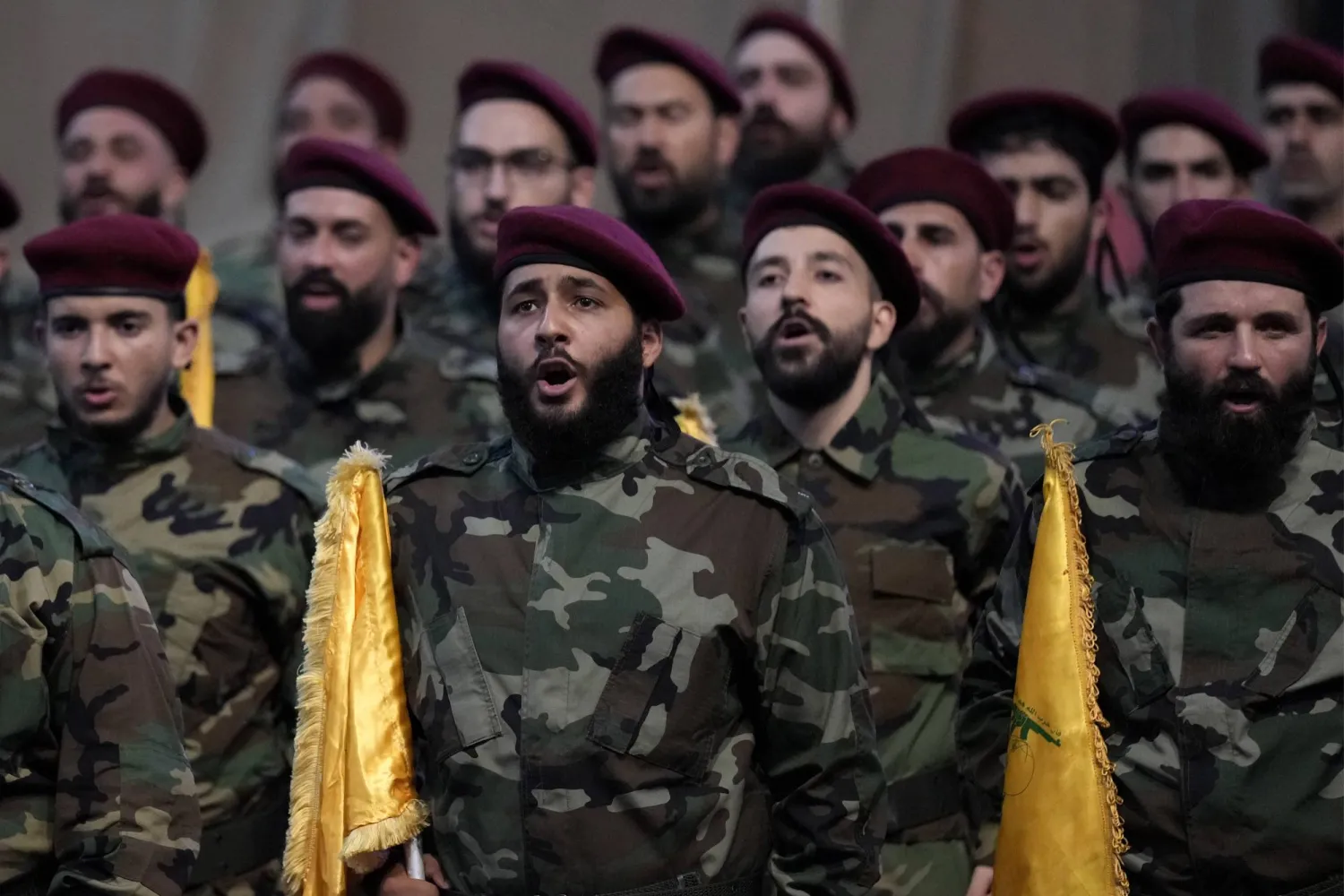 لبنان يتحصّن لتحييده عن الحرب ويستعين بالأميركي برّاك للجم إسرائيل<br />
تحذير للفصائل والمجموعات الفلسطينية المتشددة من «اللعب بالنار»