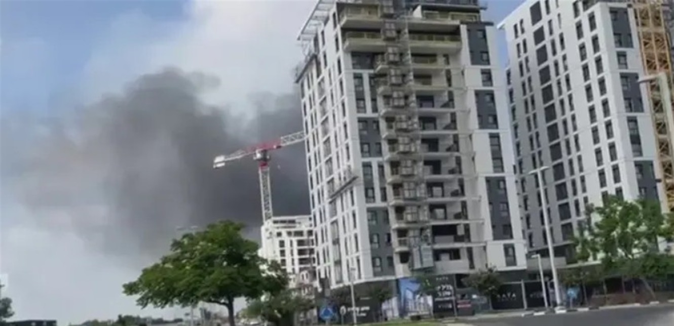 المواجهات تتواصل لليوم الخامس.. صواريخ إيرانية بسماء تل أبيب واغتيال قائد الأركان الإيراني المقرب من خامنئي