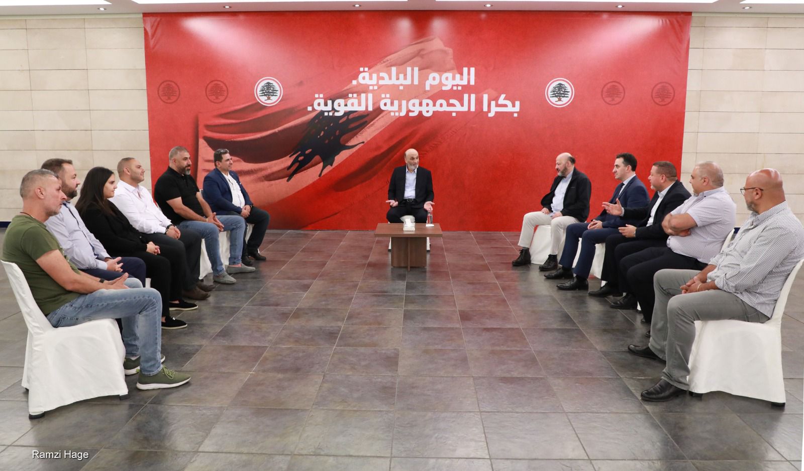 جعجع يلتقي وفد بلدية حملايا في معراب