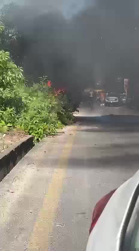 استهداف سيارة على طريق العباسية - صور
