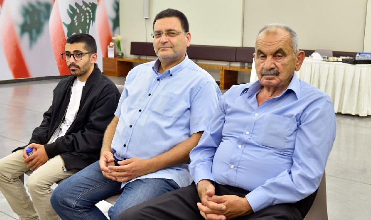 بالصور | مجلس بلدية كفرعميه يلتقي جعجع
