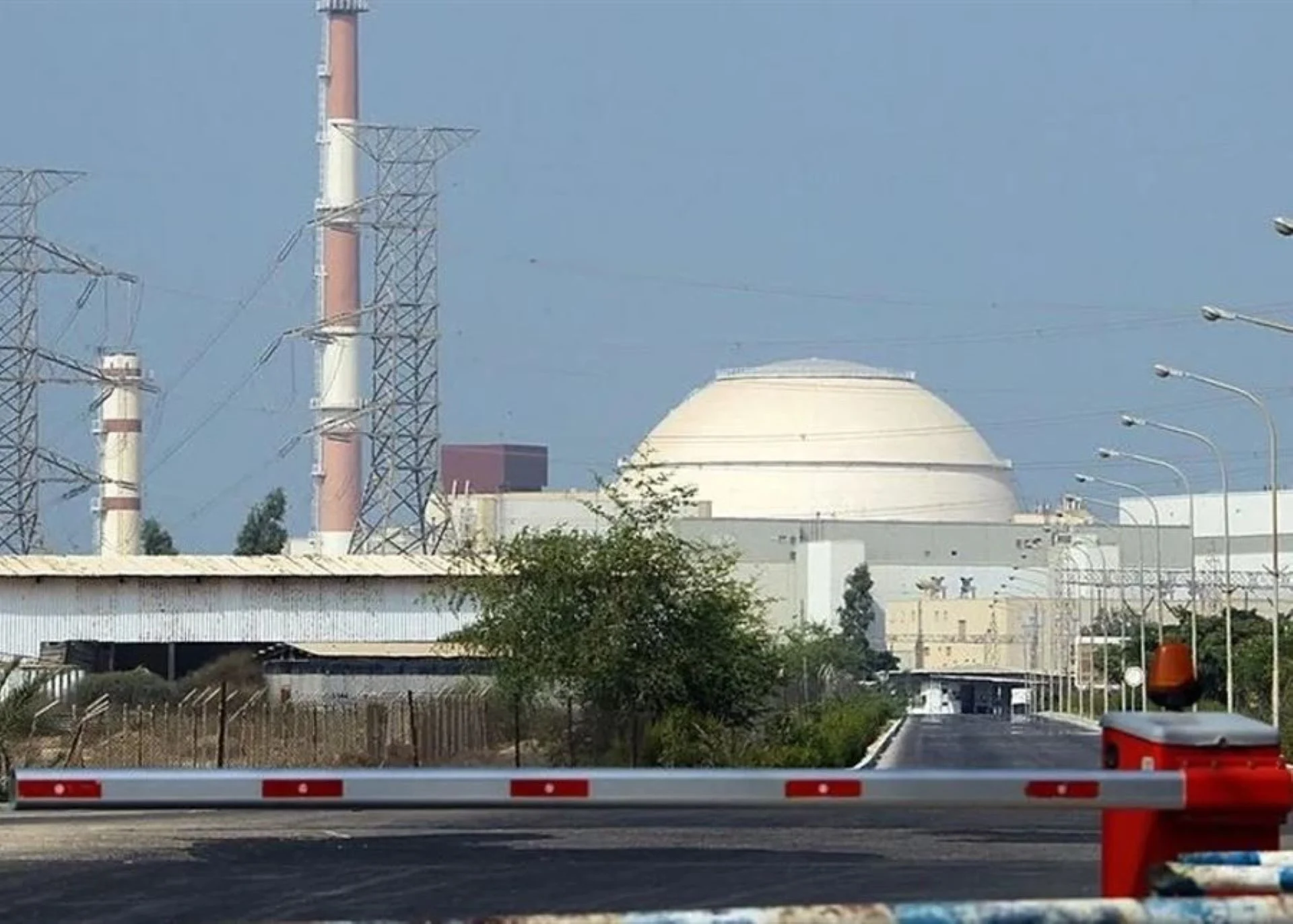 قلق خليجي من سلامة المنشآت النووية... وتحذير من آثار استهدافها